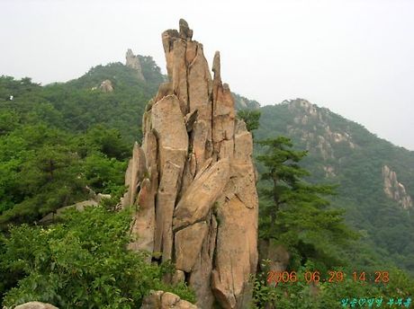 기암괴석 이미지